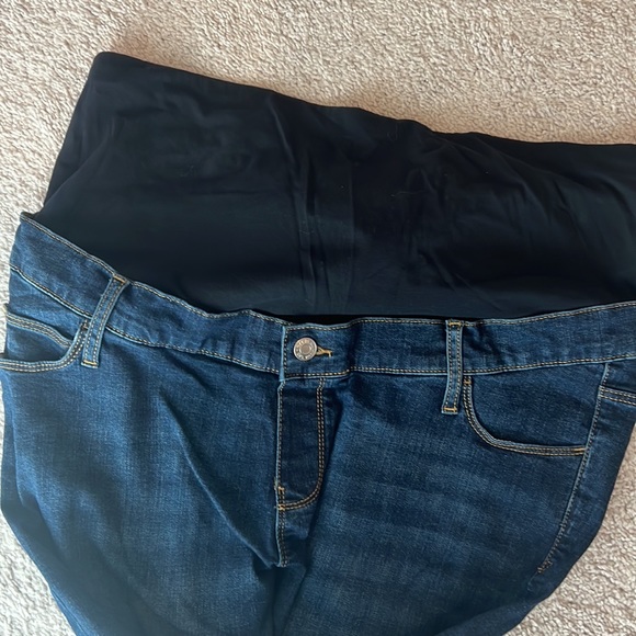 Gap maternity jeans 33 / 16 SHORT dark wash like new - Picture 2 of 3